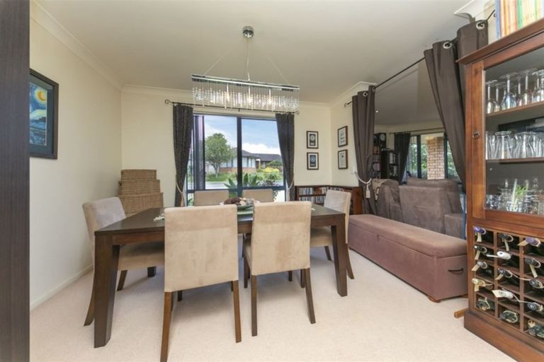 Photo of property in 2 Berkshire Terrace, Massey, Auckland, 0614