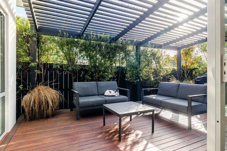 Photo of property in 2a Alton Place, Hokowhitu, Palmerston North, 4410