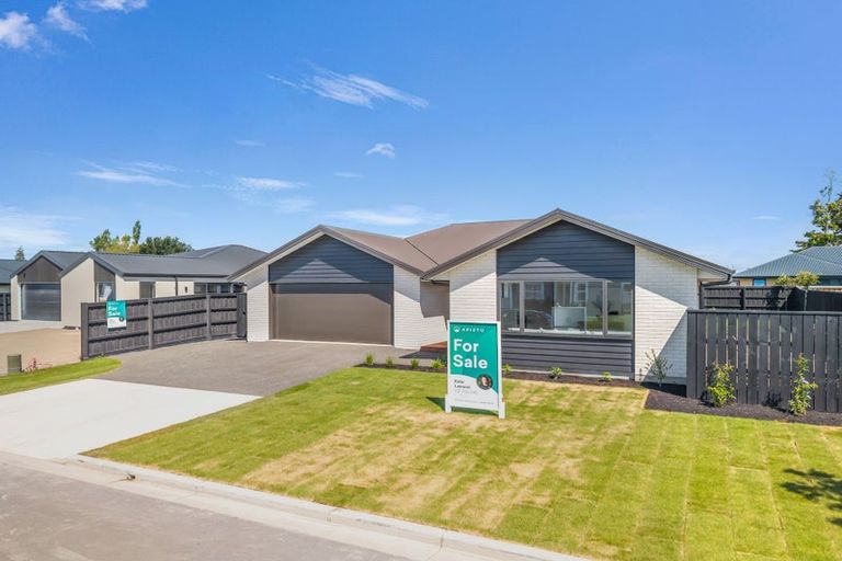 Photo of property in 8 Cam Mill Place, Rangiora, 7400