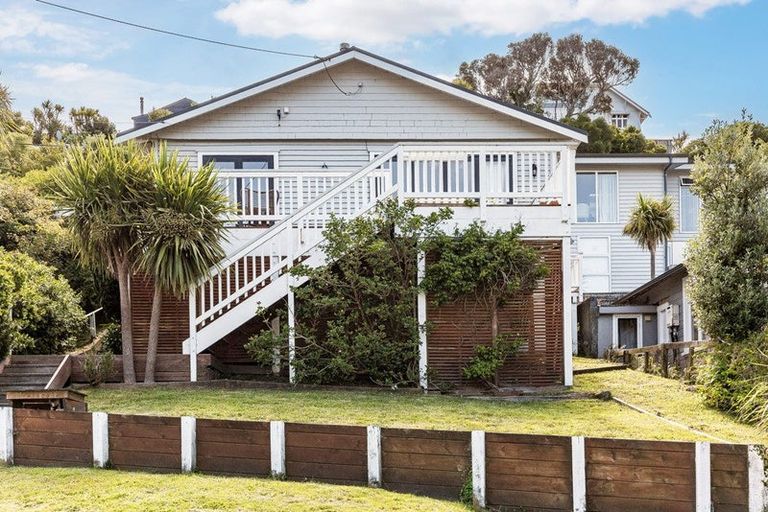Photo of property in 94 Eden Street, Island Bay, Wellington, 6023