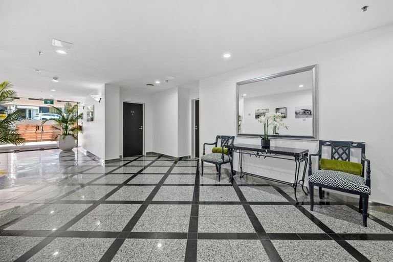 Photo of property in 175h Hurstmere Road, Takapuna, Auckland, 0622