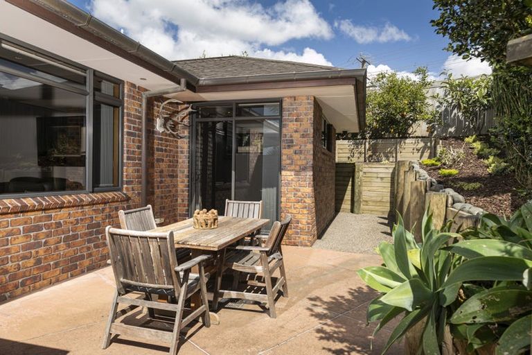 Photo of property in 10 Ashburn Close, Orewa, 0931