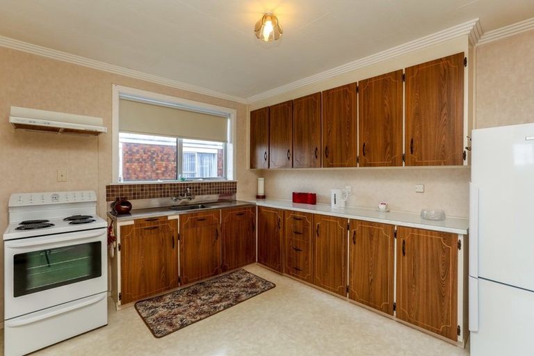 Photo of property in 2/305 Devon Street West, New Plymouth, 4310