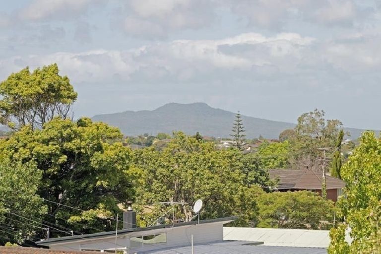 Photo of property in 75b Target Road, Totara Vale, Auckland, 0629