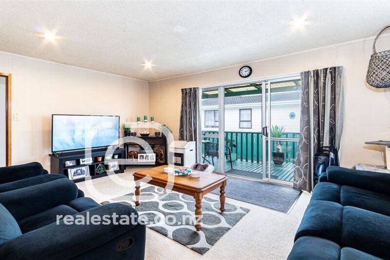 Photo of property in 16 Glen Road, Ranui, Auckland, 0612