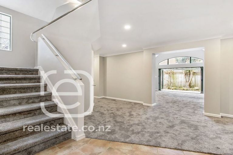 Photo of property in 2 Roseville Road, Gulf Harbour, Whangaparaoa, 0930