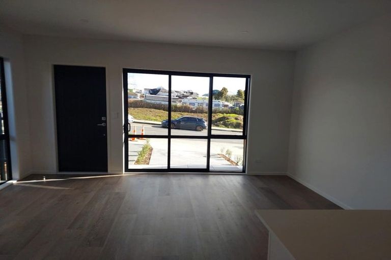 Photo of property in 20 Harvie Mcwatt Drive, Totara Park, Auckland, 2019