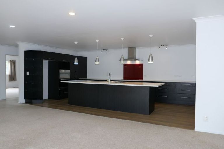 Photo of property in 17 Charlotte Way, Raumati South, Paraparaumu, 5032