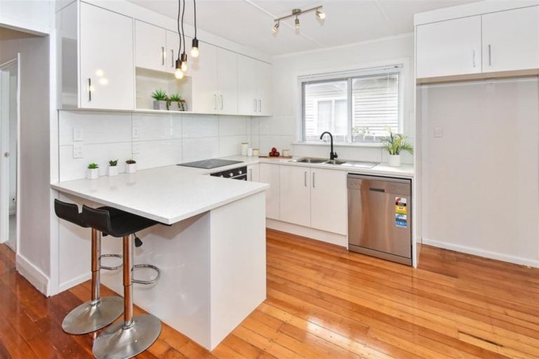 Photo of property in 6 William Street, Mangere East, Auckland, 2024