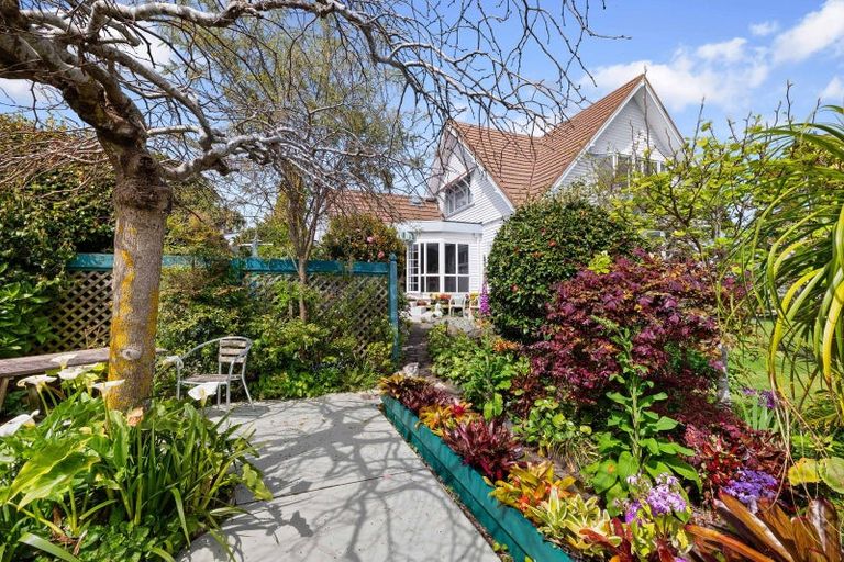 Photo of property in 81 Belt Road, New Plymouth, 4310