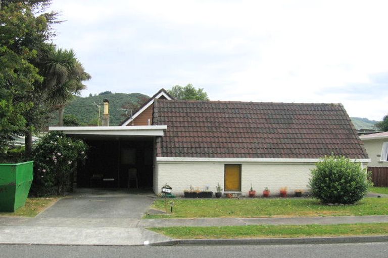 Photo of property in 31 Brightwater Crescent, Totara Park, Upper Hutt, 5018