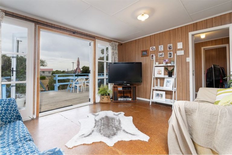 Photo of property in 22 Blue Pacific Parade, Riversdale Beach, Masterton, 5872