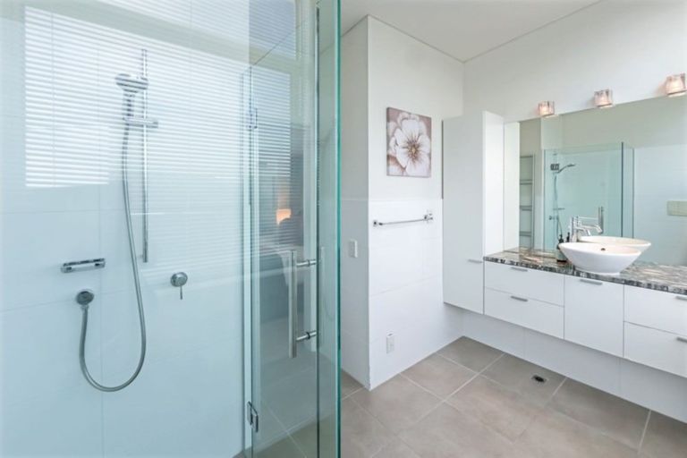 Photo of property in Shed 20 Princes Wharf Apartments, 48a/139 Quay Street, Auckland Central, Auckland, 1010