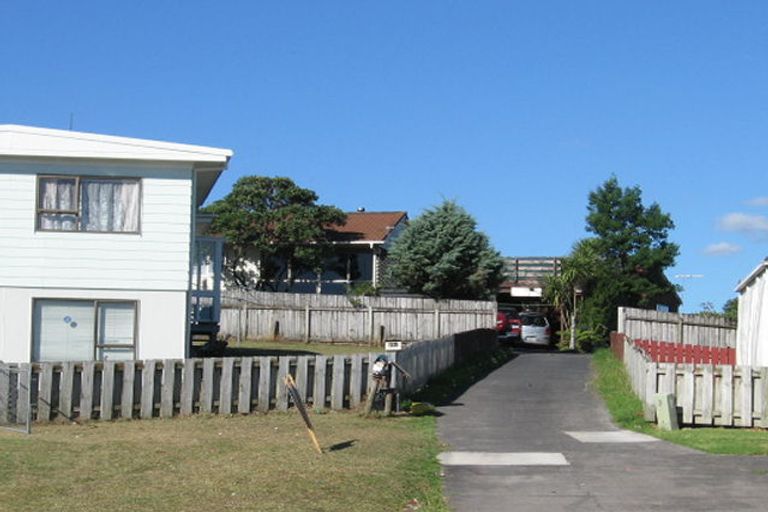 Photo of property in 2/18 Rena Place, West Harbour, Auckland, 0618