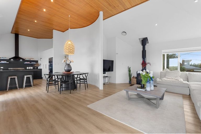 Photo of property in 95 Tiri Road, Tindalls Beach, Whangaparaoa, 0930