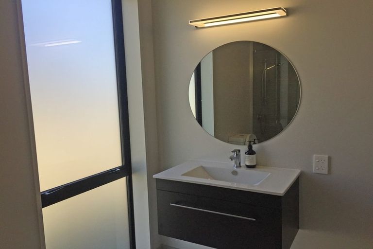 Photo of property in 7 Little Alpha Loop, Wanaka, 9305