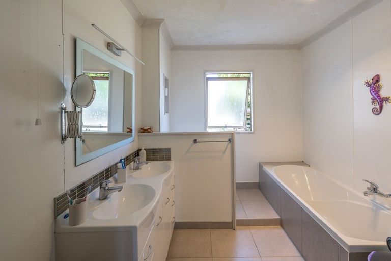 Photo of property in 9 O'rourke Place, Otaki Beach, Otaki, 5512