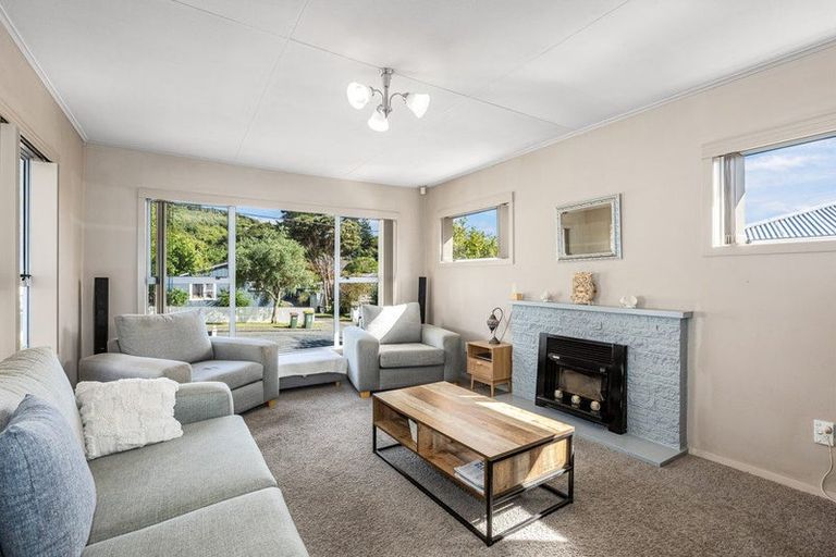 Photo of property in 11 Gardiner Grove, Wainuiomata, Lower Hutt, 5014