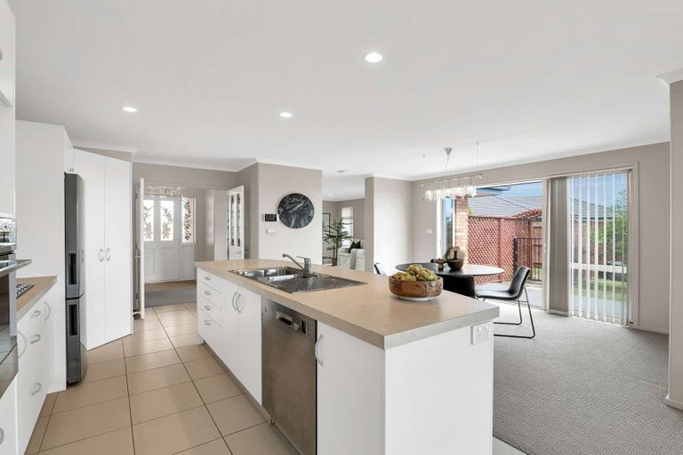 Photo of property in 11 Wai Place, One Tree Point, 0118