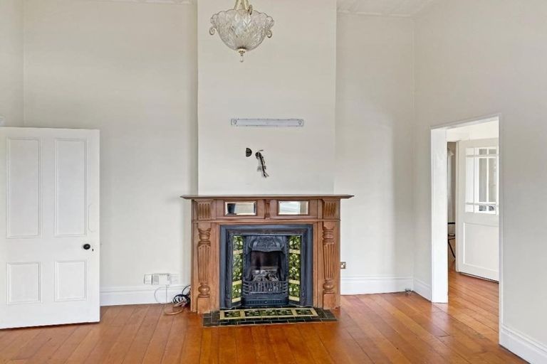 Photo of property in 18 Bridge View Road, Birkenhead, Auckland, 0626