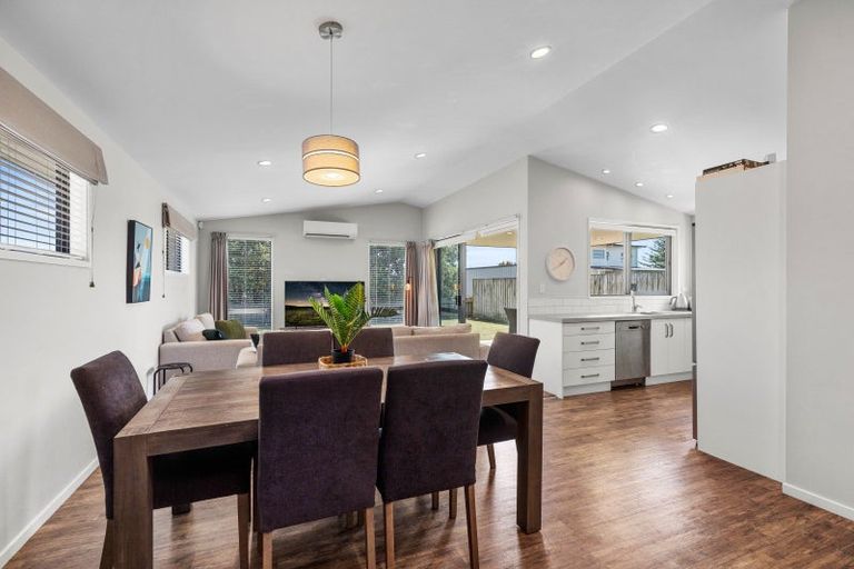 Photo of property in 15 Coprosma Close, Papamoa Beach, Papamoa, 3118