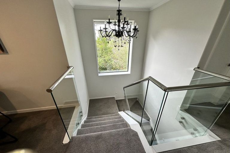 Photo of property in 21a Fairmount Road, Titirangi, Auckland, 0604