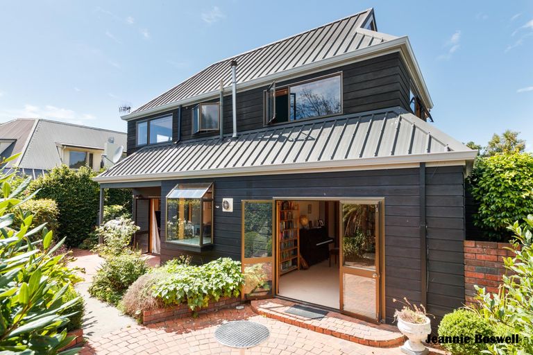 Photo of property in 8 Caccia Birch Lane, Hokowhitu, Palmerston North, 4410