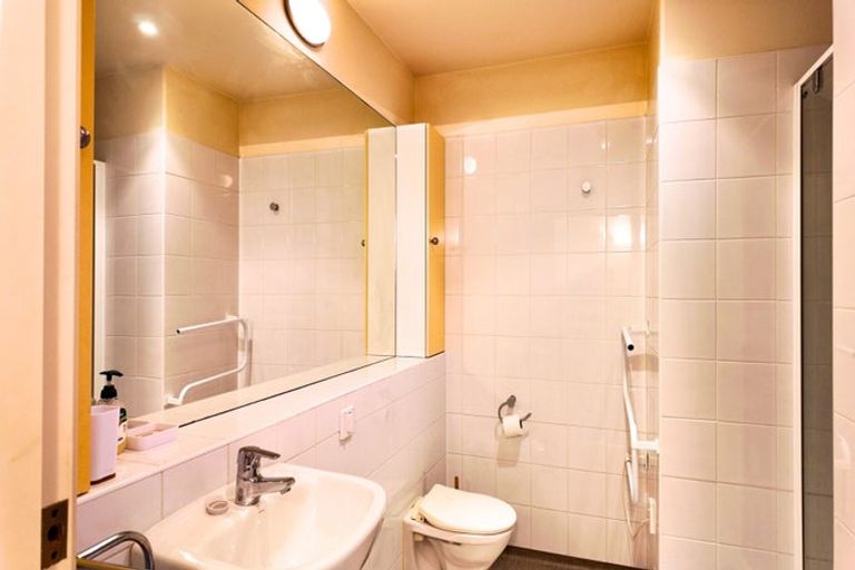 Photo of property in Kelvin House, 5c/16 The Terrace, Wellington Central, Wellington, 6011