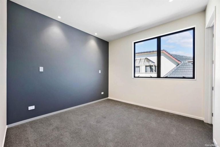 Photo of property in 4b The Parade, Bucklands Beach, Auckland, 2012