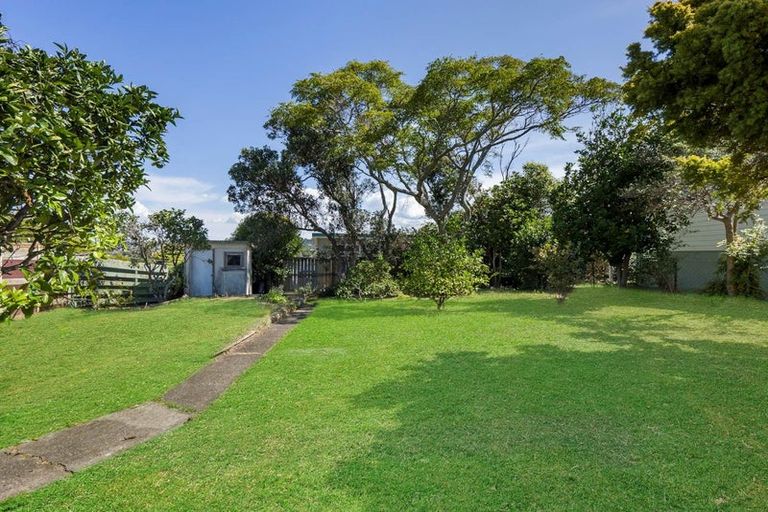 Photo of property in 12 Melandra Road, Stanmore Bay, Whangaparaoa, 0932