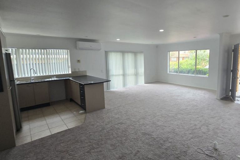 Photo of property in 48 Thornbury Crescent, East Tamaki Heights, Auckland, 2016