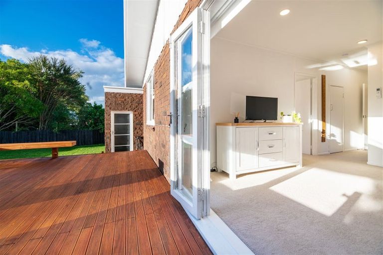 Photo of property in 8 Spence Road, Henderson, Auckland, 0612