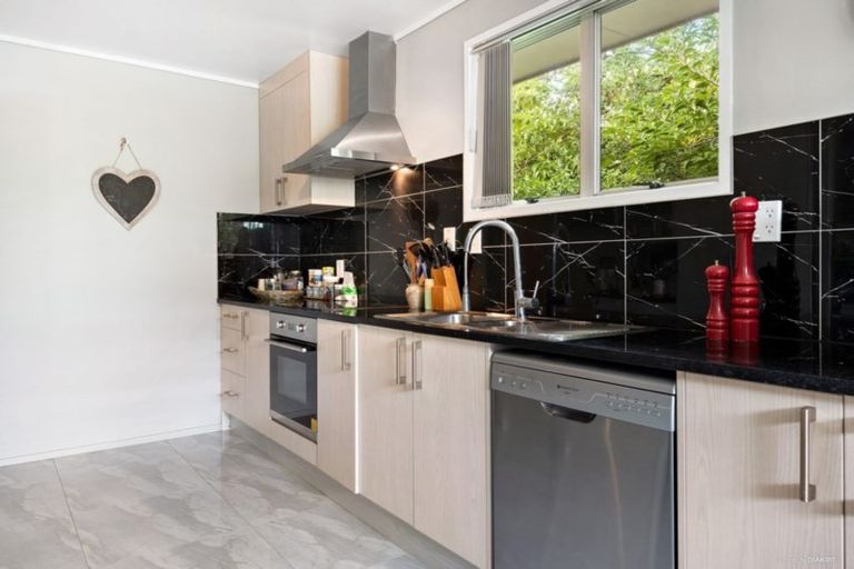 Photo of property in 2 Miro Street, New Lynn, Auckland, 0600