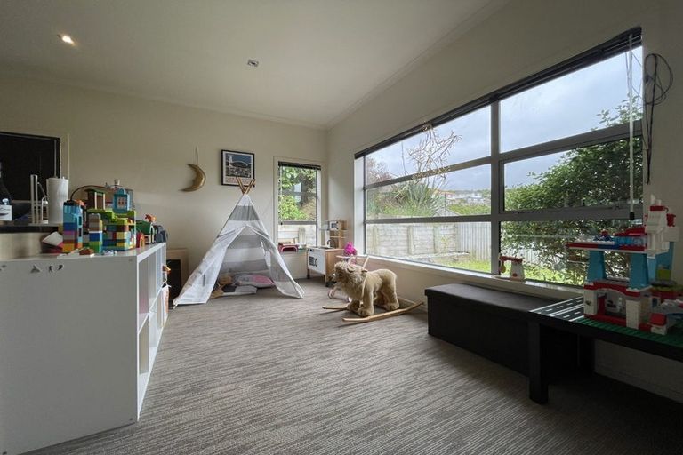 Photo of property in 74 Amesbury Drive, Churton Park, Wellington, 6037