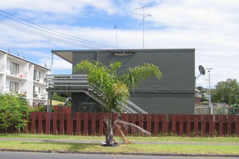 Photo of property in 2/764 Beach Road, Browns Bay, Auckland, 0630