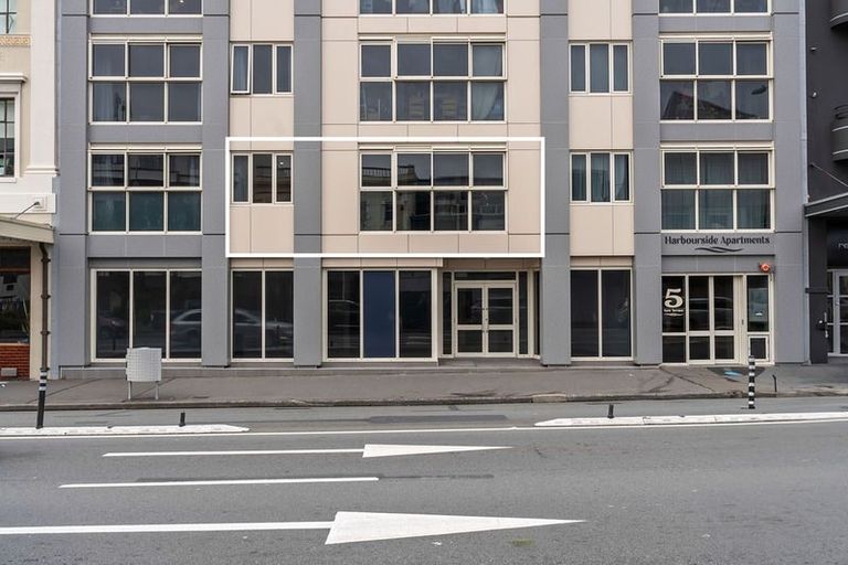 Photo of property in 2b/5 Kent Terrace, Mount Victoria, Wellington, 6011