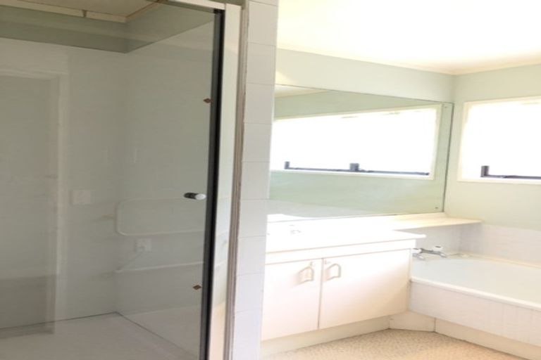 Photo of property in 10 Ronald Macken Place, Windsor Park, Auckland, 0632