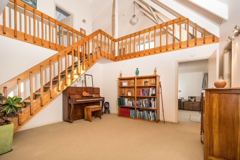 Photo of property in 68 The Terrace, Herald Island, Auckland, 0618