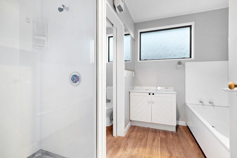 Photo of property in 15 Avalon Crescent, Fernhill, Queenstown, 9300