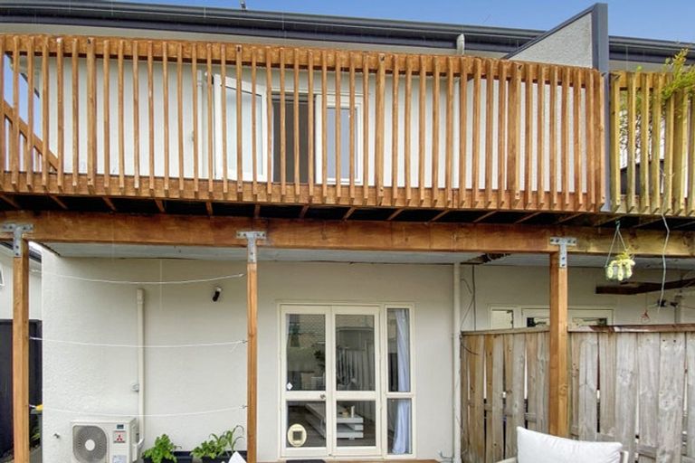 Photo of property in 2/49 Fields Parade, Oteha, Auckland, 0632