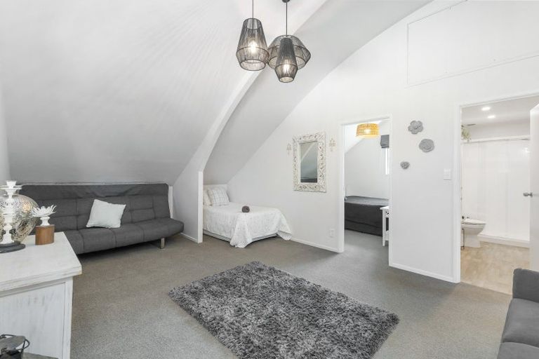 Photo of property in 100 Kauri Crescent, Waimauku, Kumeu, 0891