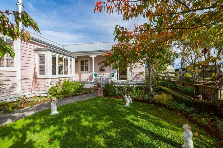 Photo of property in 10 Cotter Street, Greytown, 5712