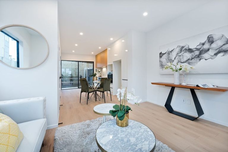 Photo of property in 62d Triangle Road, Massey, Auckland, 0614