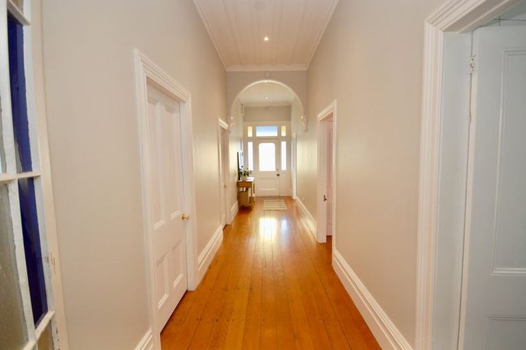 Photo of property in 1/20 Sulphur Beach Road, Northcote Point, Auckland, 0627