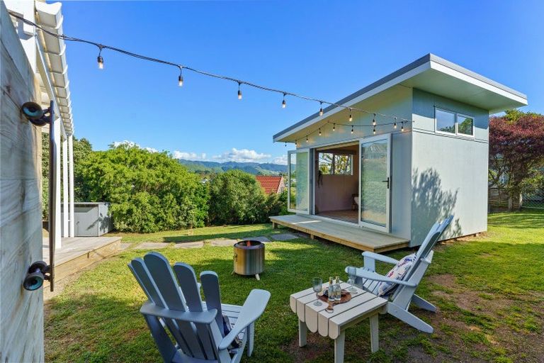 Photo of property in 33a Hicks Crescent, Waikanae Beach, Waikanae, 5036