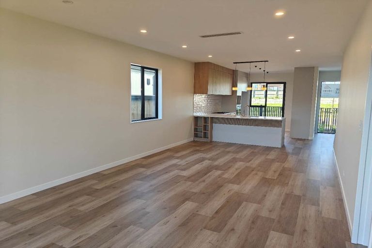 Photo of property in 14 Coopworth Street, Karaka, 2580