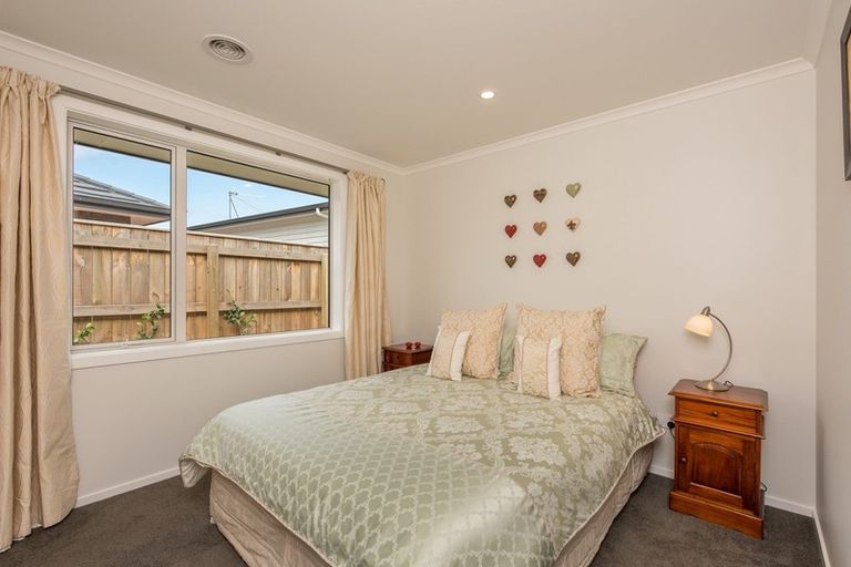 Photo of property in 15 Tapuhikura Street, Waikanae, 5036