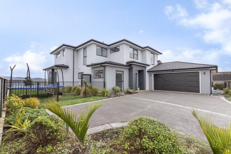Photo of property in 4 Rotorua Grove, Aotea, Porirua, 5024