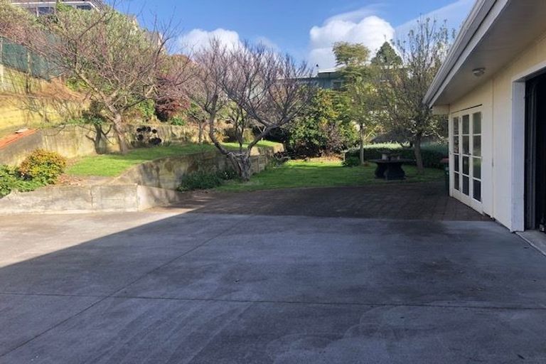 Photo of property in 33 Breakwater Road, Moturoa, New Plymouth, 4310