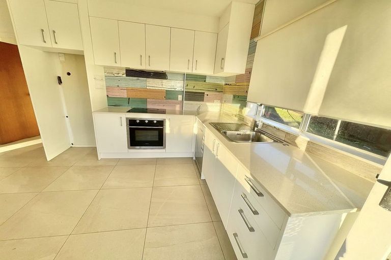 Photo of property in 36 Sunset Road, Unsworth Heights, Auckland, 0632